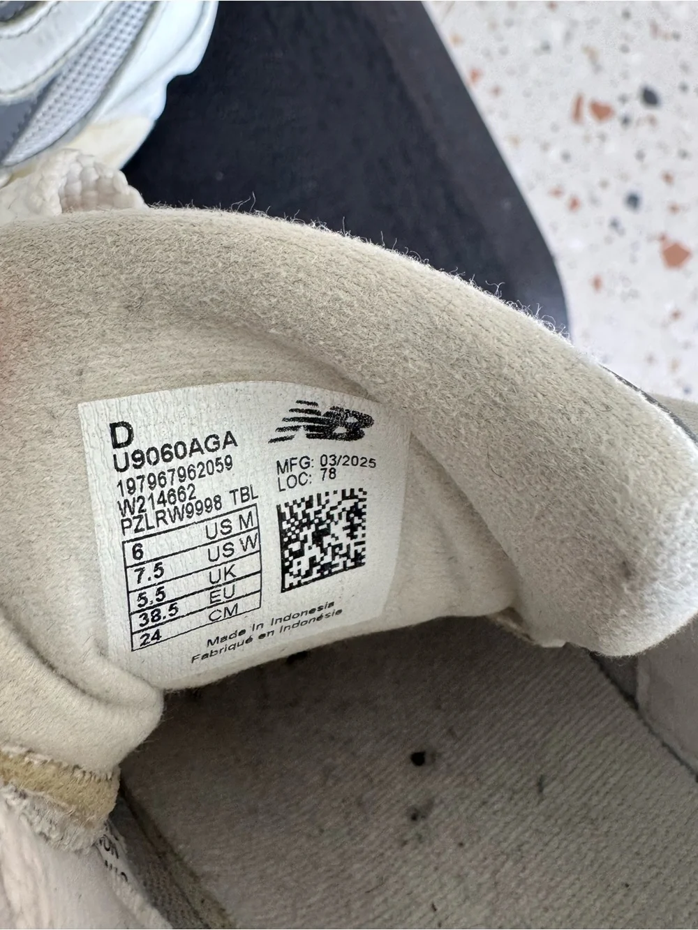 New Balance White and Gray Women's Athletic Sneakers size ze 7,5 - Picture 7 of 7